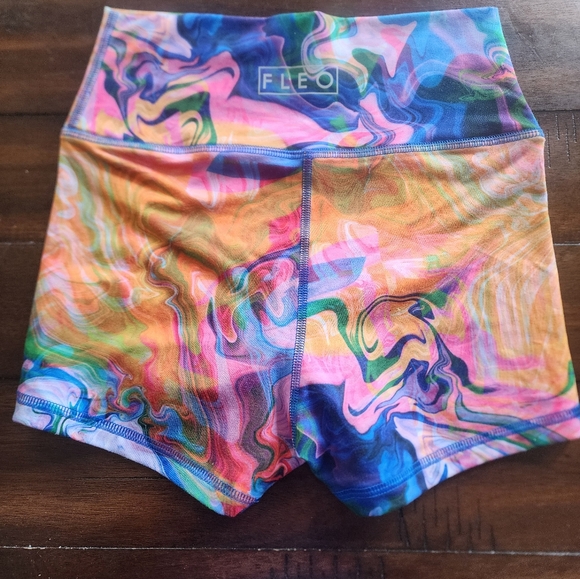 Fleo Shorts - Picture 2 of 3